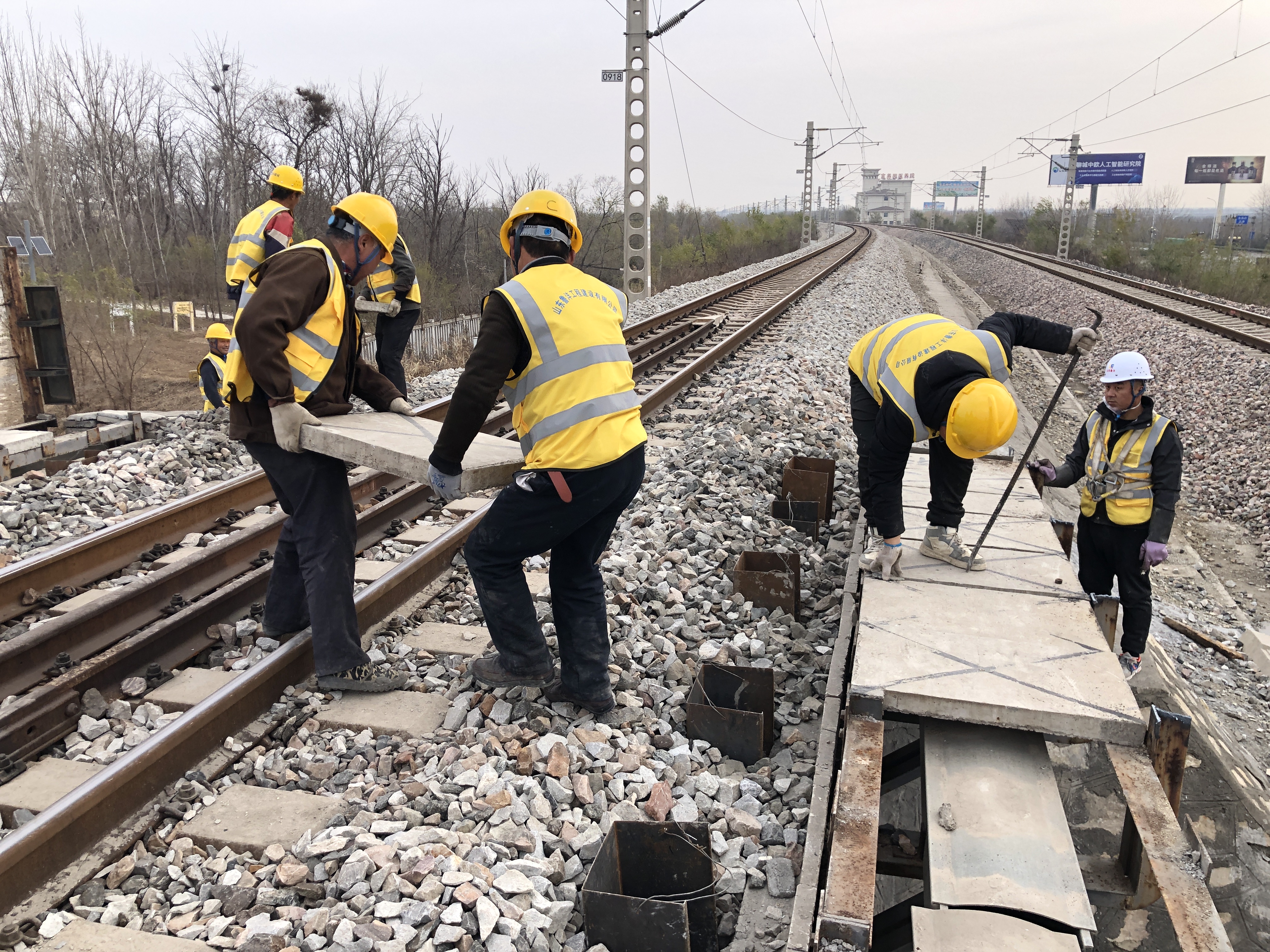 邯济铁路桥台人行道支架更换工程